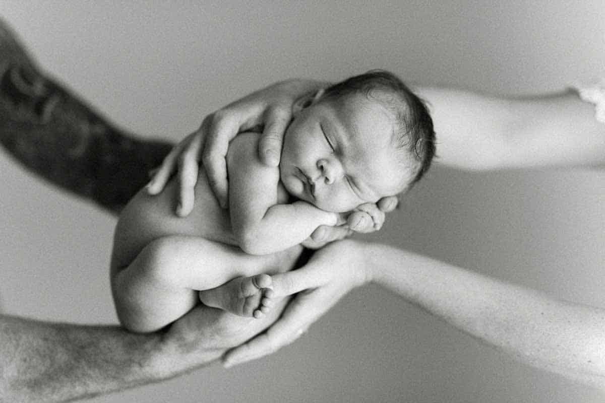 Newborn billeder er fotoserien af den helt nyfødte i Vejle